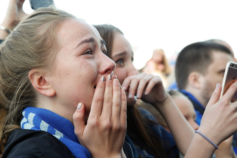 Iceland soccer team gets hero's welcome back home in Reykjavik