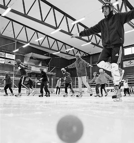 Somalis aim to be dandy at bandy