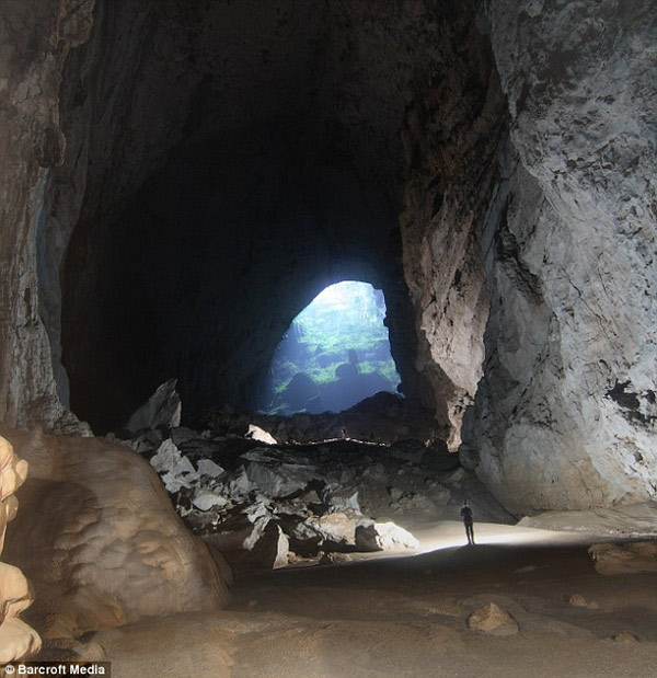 World's biggest cave found in Vietnam