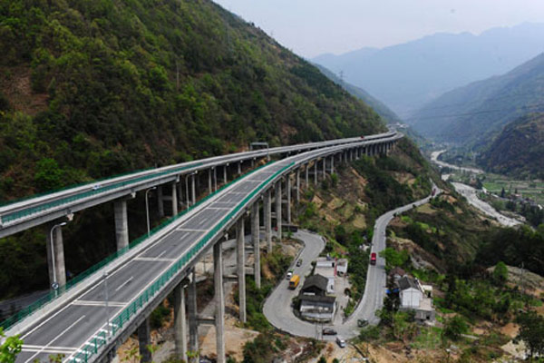 Sichuan becoming traffic hub of W China