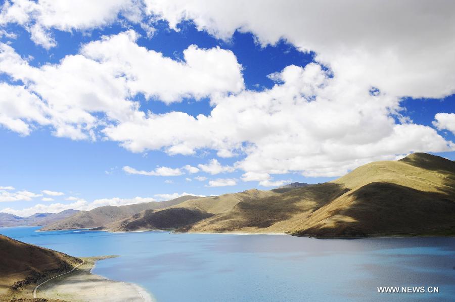 Yamzhog Yumco Lake in Tibet