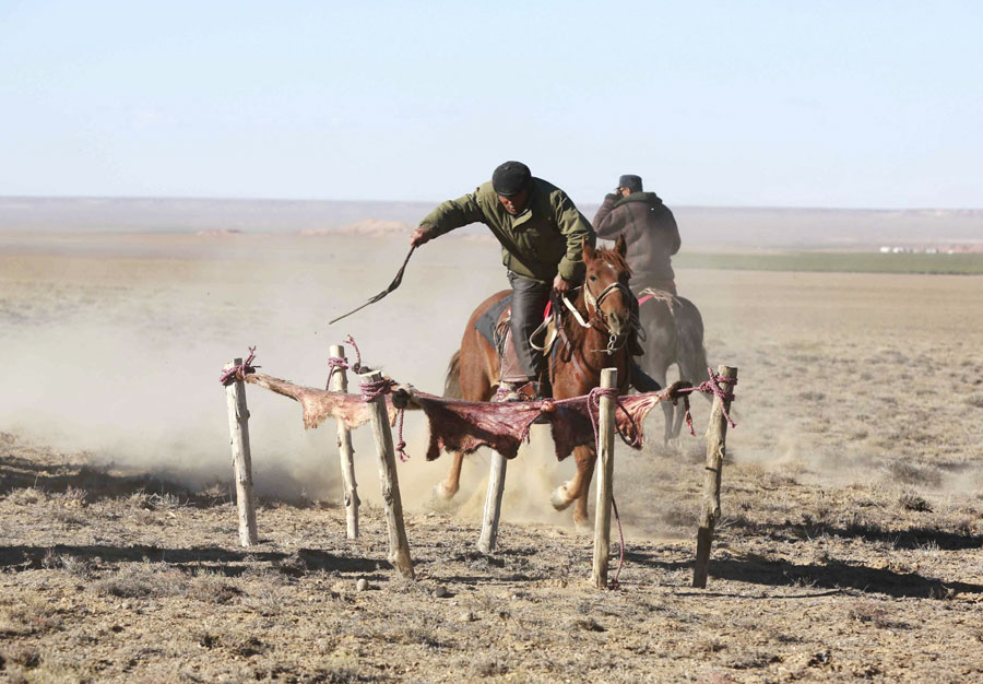 Aqin Aytis festival kicks off in Xinjiang