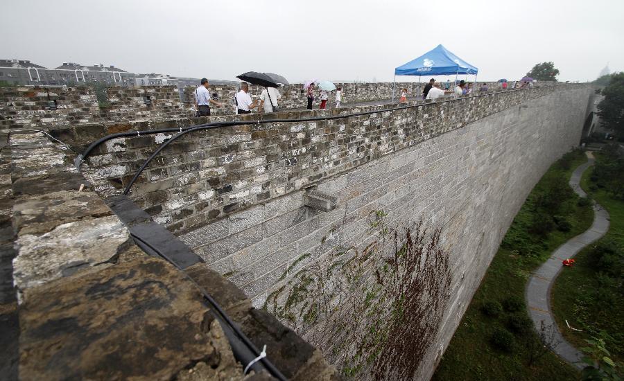 Enjoy ancient city wall in Nanjing