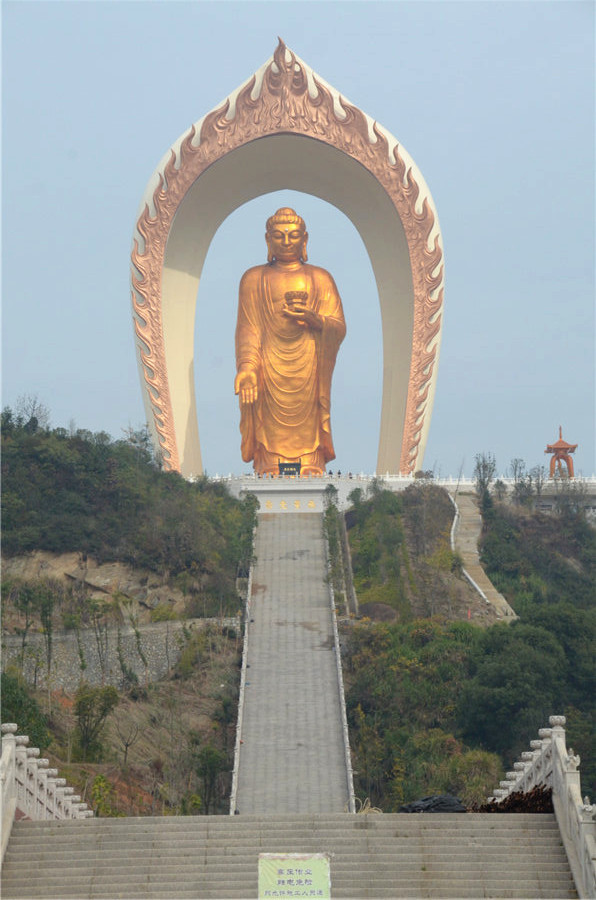 World's tallest Buddha statue in Donglin Temple