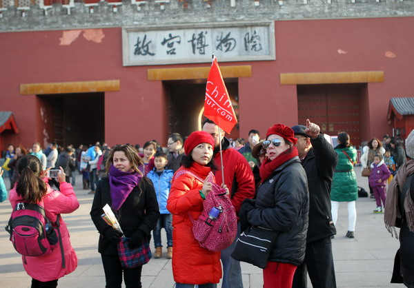 Spring Festival draws big crowds to landmarks