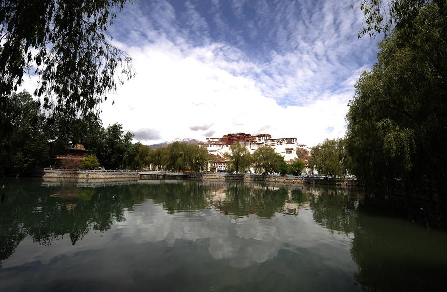 Potala Palace square renovated in Tibet