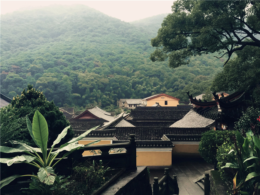 Tiantong Temple: Sacred place surrounded by heavenly beauty