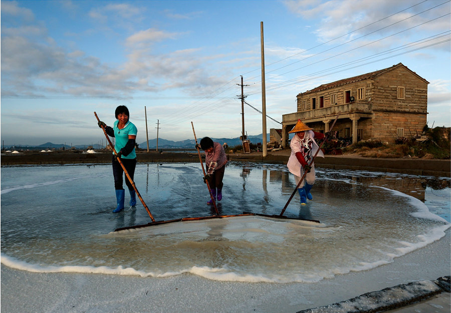 Quanzhou: City of vibrant colors, traditional dresses and salt