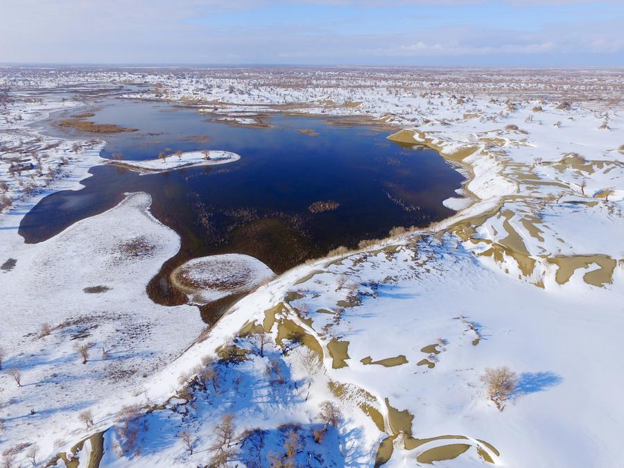 Snow scenery of Taklimakan Desert in Xinjiang