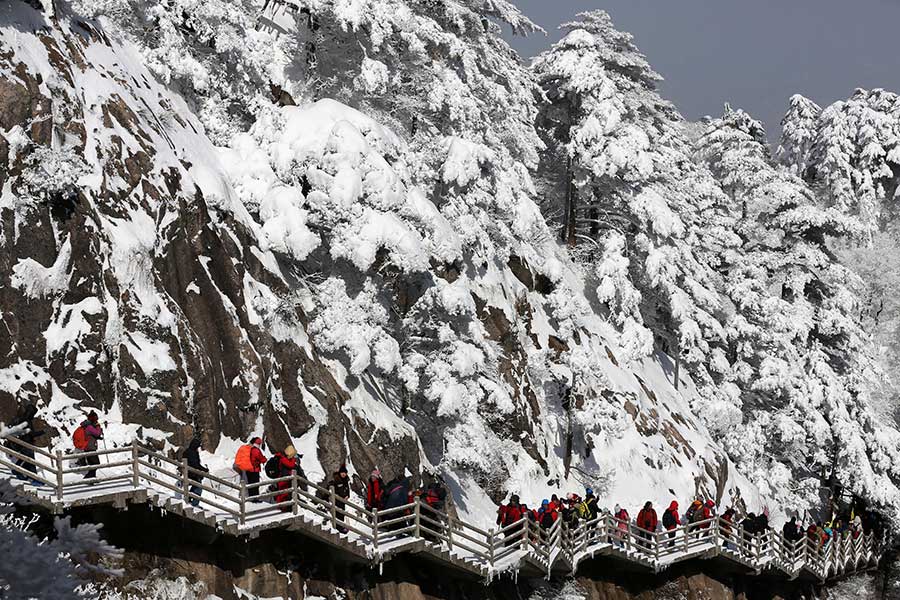 Extreme cold brings unique wintry scene to Mount Huangshan