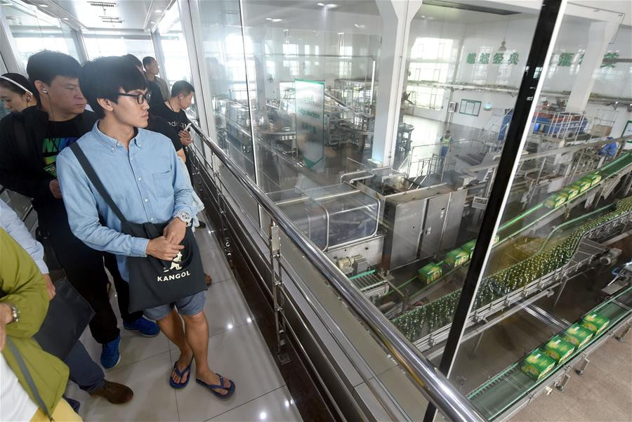 Tourists visit beer museum in E China's Qingdao