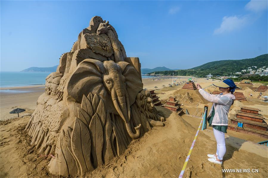 Sand sculptures created to greet upcoming G20 summit