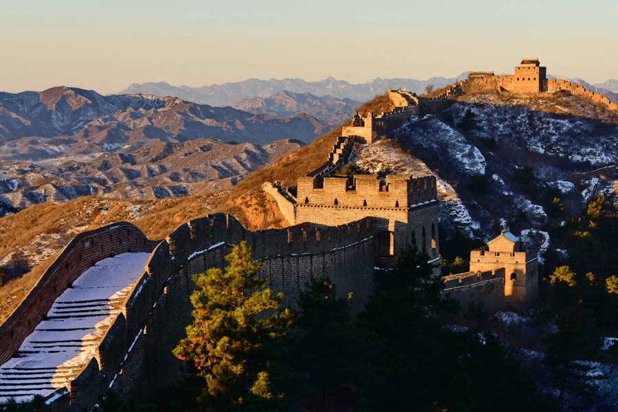 Wondrous winter sunrise and sunset at Jinshanling Great Wall