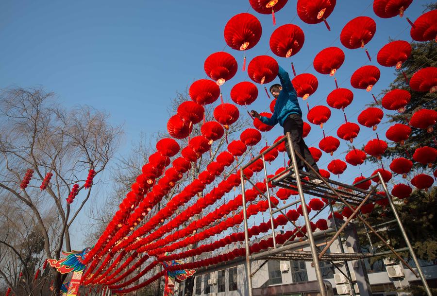 Longtan Park decorated with red lanterns to greet Spring Festival