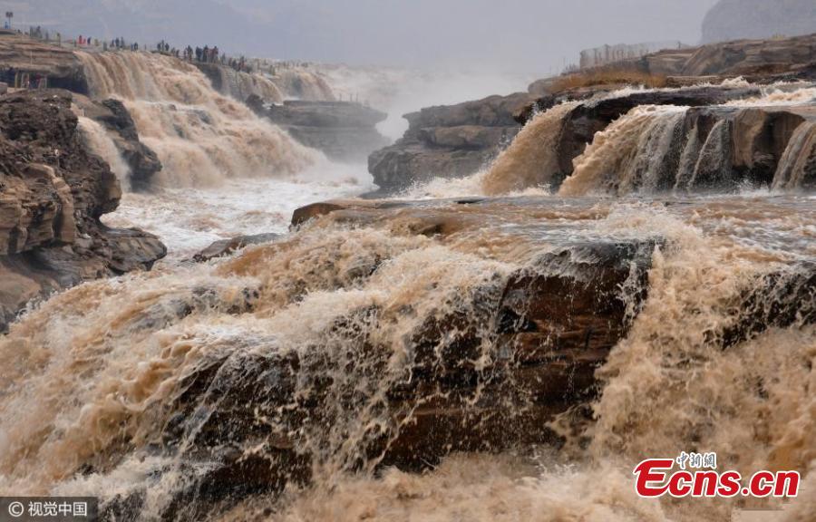 Stunning scenes at Hukou Waterfall