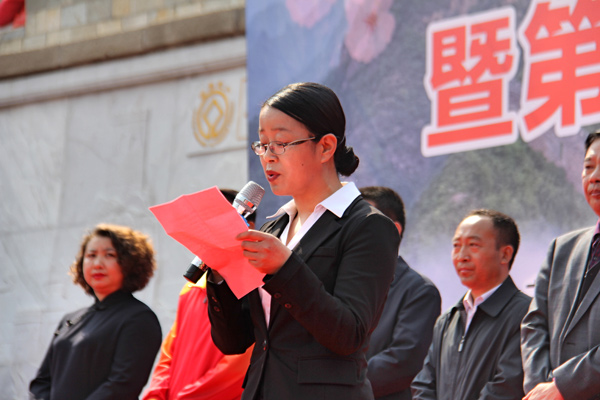 Apricot festival opens at Jinshanling section of Great Wall