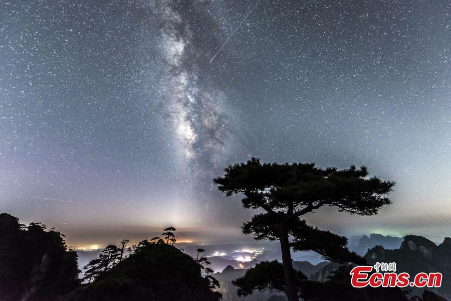 'Starry, starry nights' over Sanqing Mountain