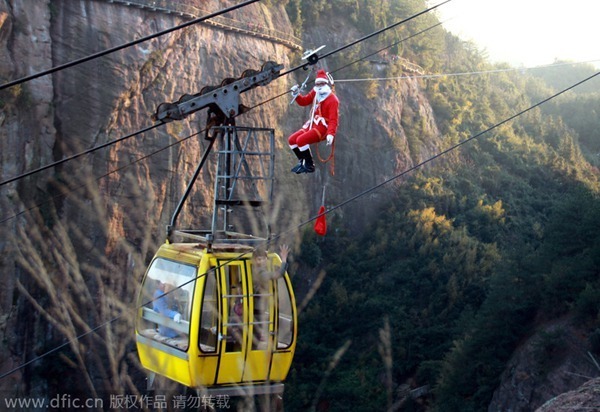 Trending special: Crazy Santa Clauses in China