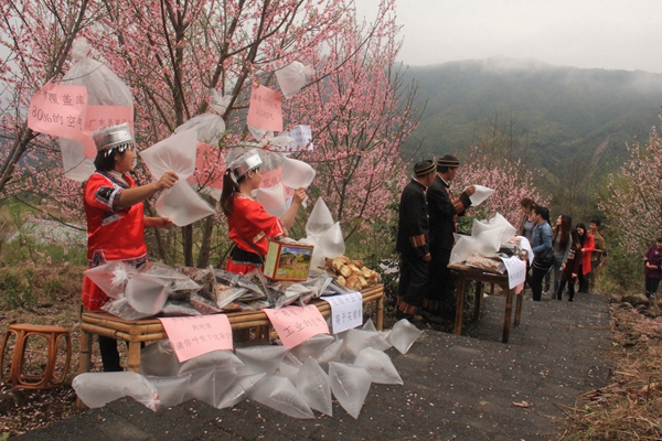 Villagers sell fresh air to urban residents in Guangdong