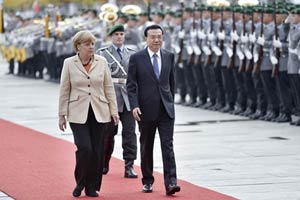 Chinese premier attends welcoming ceremony held by Merkel