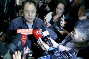 Malaysia plane pilots, passengers back under scrutiny