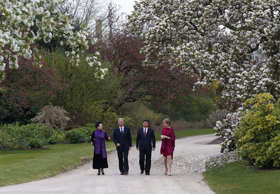 Chinese President, Belgium's King enjoy walk in Brussels