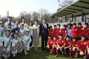 Chinese President, Belgium's King enjoy walk in Brussels