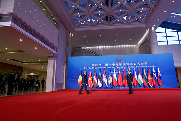 Premier Li welcomes leaders at China-CEE meetings