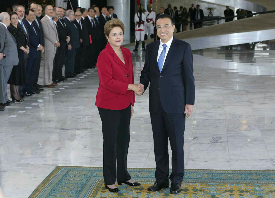 Premier Li Keqiang welcomed by Brazilian president