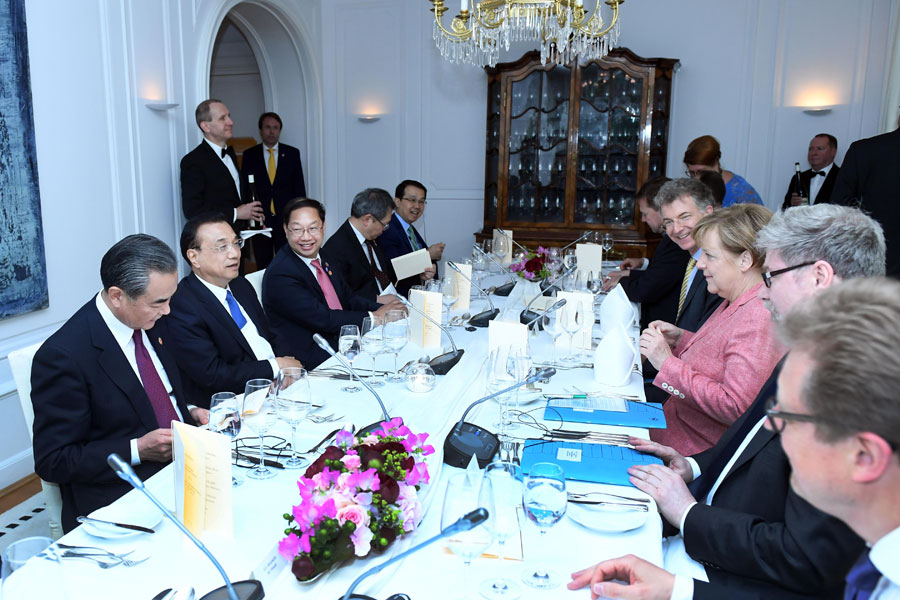 German Chancellor Merkel hosts welcome dinner for Premier Li