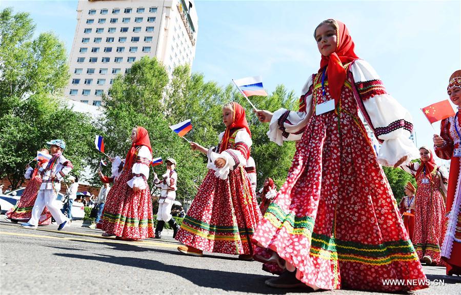 Parade held during 8th China-Russia Cultural Market in Heihe