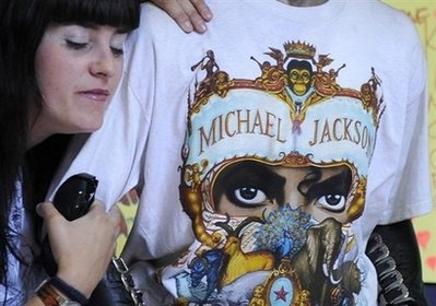 Worldwide fans mourn their King of Pop