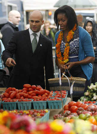 Michelle Obama attends market opening