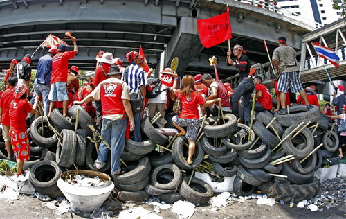 Thai gov't warns of danger of 'red-shirt' rally site