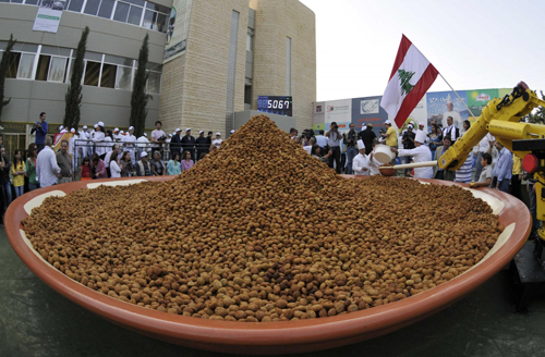 World's biggest plate of falafel displayed in Beirut