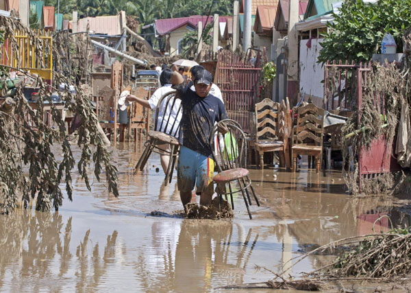 Philippines searches for missing after typhoon kills 500