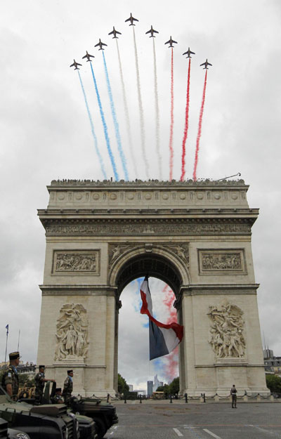 Hollande oversees first Bastille Day as president