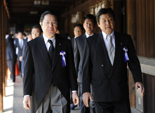 Japanese lawmakers visit Yasukuni Shrine