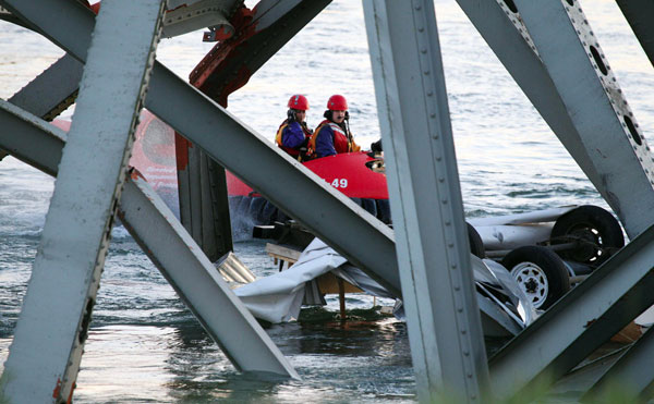 Search underway as US highway bridge collapses