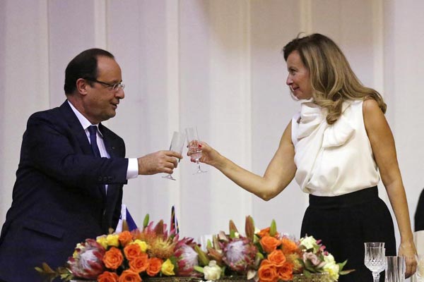 Hollande says personal life should remain private