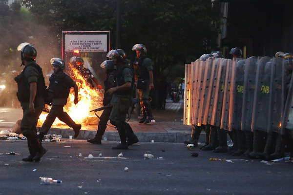 Venezuelan anti-govt protest turns violent