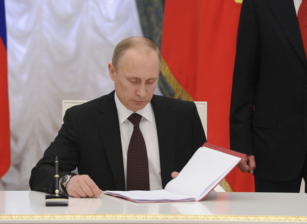 Putin signs law on Crimea accession