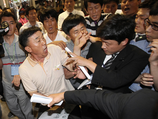 Crew of sunken S. Korean ferry appear at hearing