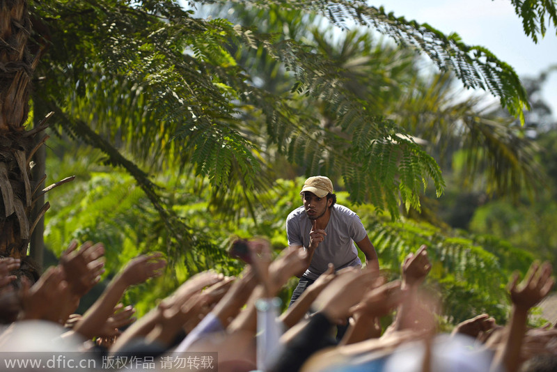 Egyptian students protest against military rule, support Mohammed Morsi