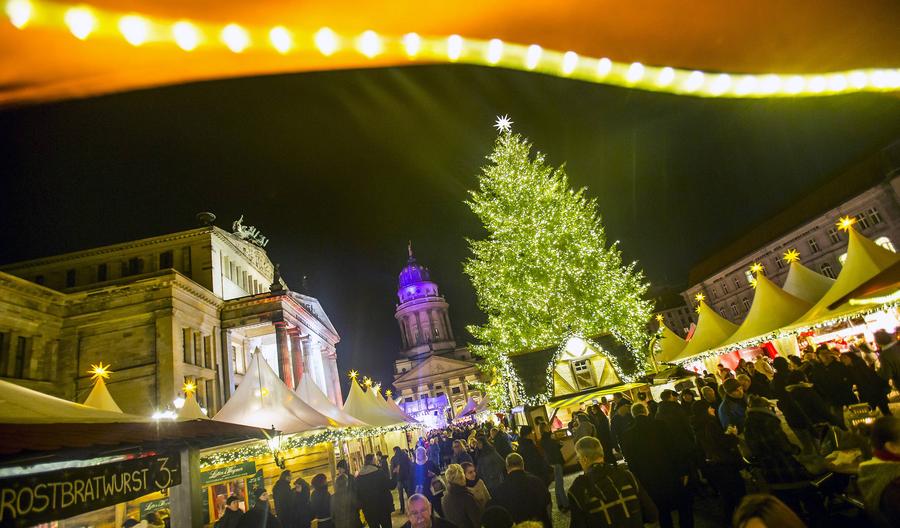 People visit Christmas market in Berlin