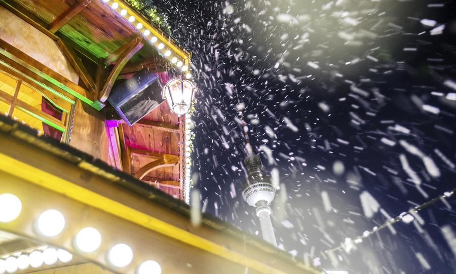 People visit Christmas market in Berlin