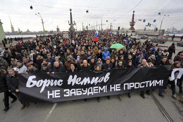 Thousands march in Russia to mourn opposition leader Nemtsov