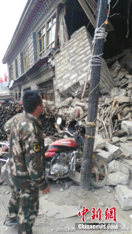 Chinese rescue team on way to Nepal as toll exceeds 1,000