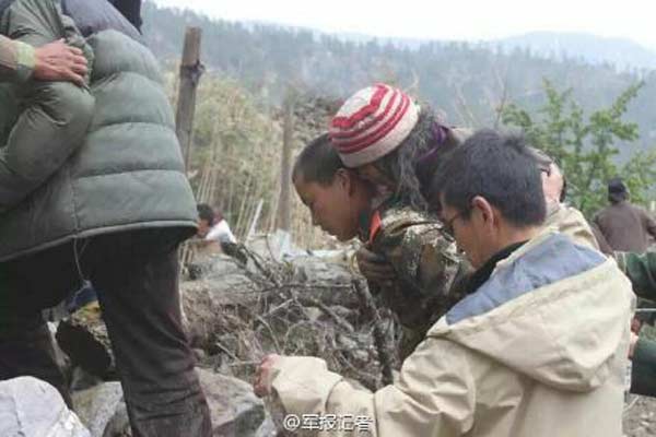 Chinese rescue team on way to Nepal as toll exceeds 1,000