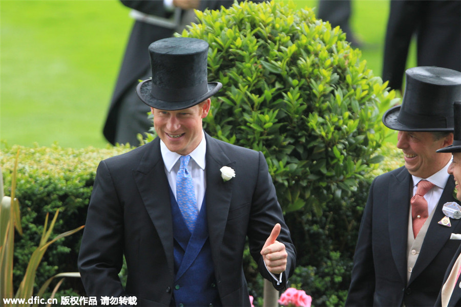 Race-goers get ahead with hats